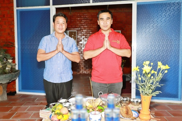 Quyền Linh đưa vợ con thăm nhà vườn hàng nghìn m2 của em trai Quyền Lộc - 14 Quyền Linh đưa vợ con thăm nhà vườn hàng nghìn m2 của em trai Quyền Lộc - 14