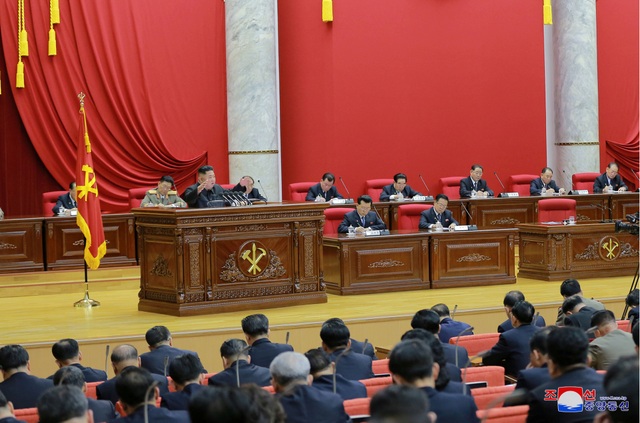 “Cánh tay phải” của ông Kim Jong-un vắng mặt bất thường tại cuộc họp quan trọng - 2 “Cánh tay phải” của ông Kim Jong-un vắng mặt bất thường tại cuộc họp quan trọng - 2