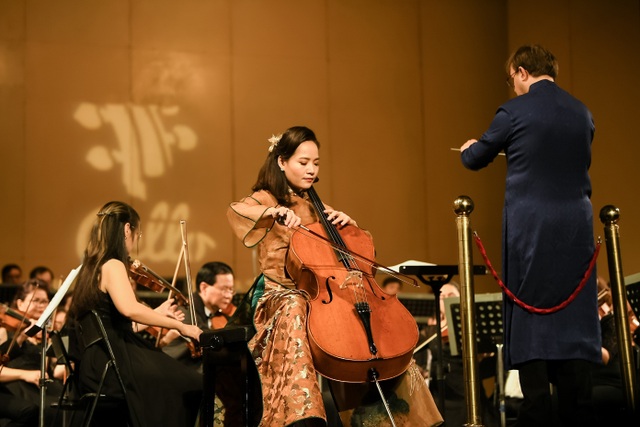 Đinh Hoài Xuân thăng hoa trong “Cello Fundamento Concert 4” - 2 Đinh Hoài Xuân thăng hoa trong “Cello Fundamento Concert 4” - 2
