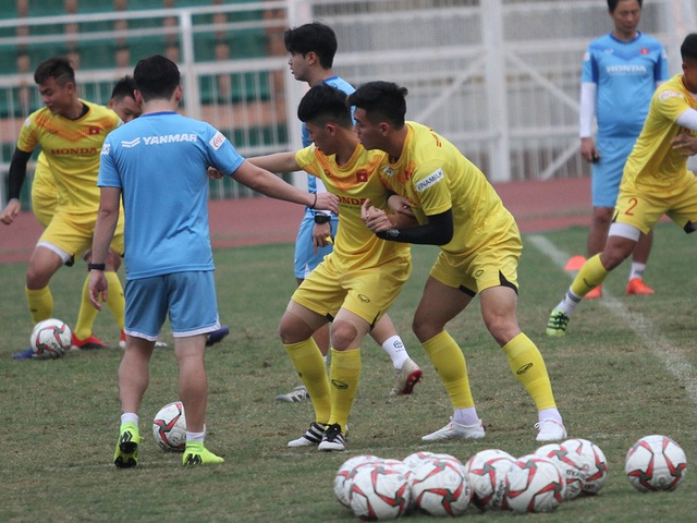 Đình Trọng hồi phục chấn thương, HLV Park Hang Seo yên tâm với hàng thủ - 2 Đình Trọng hồi phục chấn thương, HLV Park Hang Seo yên tâm với hàng thủ - 2