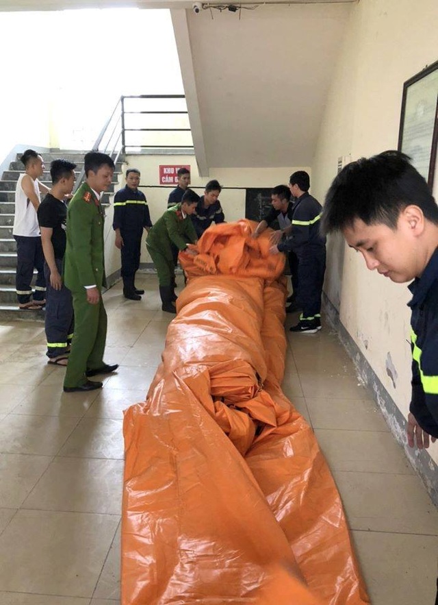 Ngăn cản thành công người phụ nữ định nhảy từ tầng 6 chung cư tự vẫn - 1 Ngăn cản thành công người phụ nữ định nhảy từ tầng 6 chung cư tự vẫn - 1