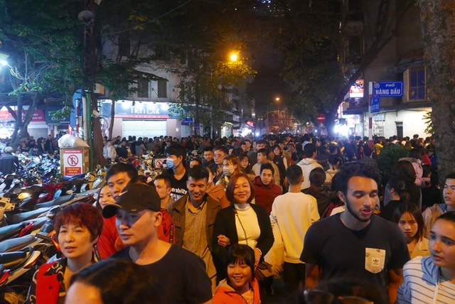 Biển người hân hoan chào năm mới 2020 - 37 Biển người hân hoan chào năm mới 2020 - 37