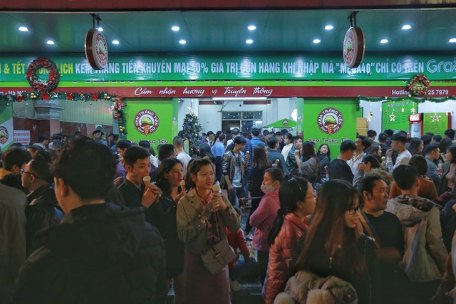 Biển người hân hoan chào năm mới 2020 - 39 Biển người hân hoan chào năm mới 2020 - 39