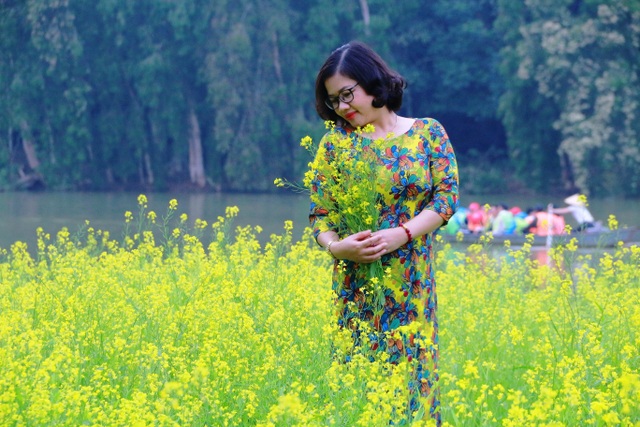 Vườn hoa cải rực vàng đẹp mê hồn khiến du khách nao lòng ở Thung Nham - 7 Vườn hoa cải rực vàng đẹp mê hồn khiến du khách nao lòng ở Thung Nham - 7
