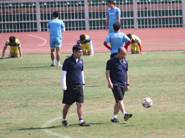 U23 Việt Nam đội nắng tập luyện trong ngày cuối cùng của năm 2019 - 10