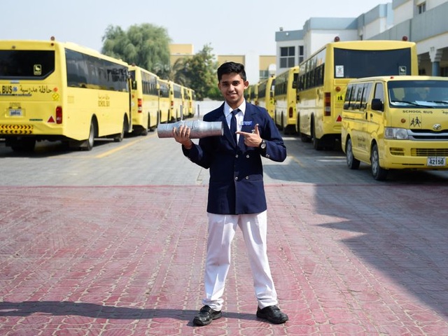 UAE: Học sinh lớp 11 chế tạo thiết bị giảm thiểu và giám sát khí thải xe cộ - 1 UAE: Học sinh lớp 11 chế tạo thiết bị giảm thiểu và giám sát khí thải xe cộ - 1