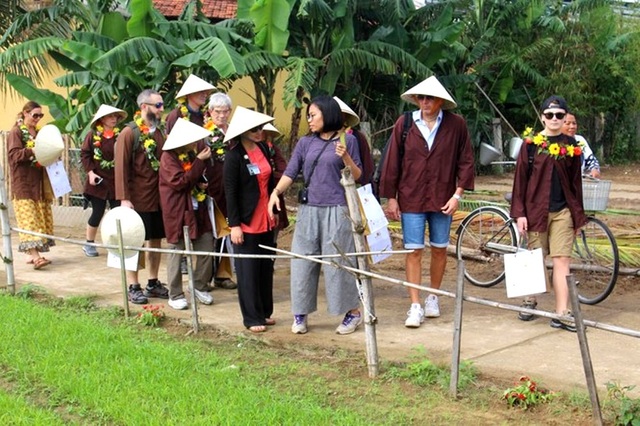 Du khách đổ về Hội An đón năm mới - 10 Du khách đổ về Hội An đón năm mới - 10
