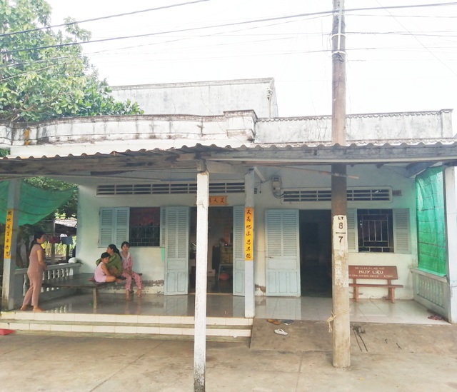 Cô gái nghẹn ngào mượn nhà lập bàn thờ cho cha - 5 Cô gái nghẹn ngào mượn nhà lập bàn thờ cho cha - 5