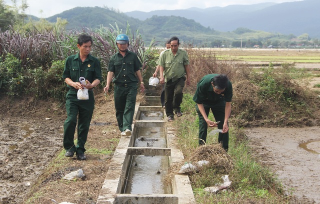 Cựu chiến binh vận động dân gom vỏ thuốc bảo vệ thực vật để bảo vệ môi trường - 6 Cựu chiến binh vận động dân gom vỏ thuốc bảo vệ thực vật để bảo vệ môi trường - 6