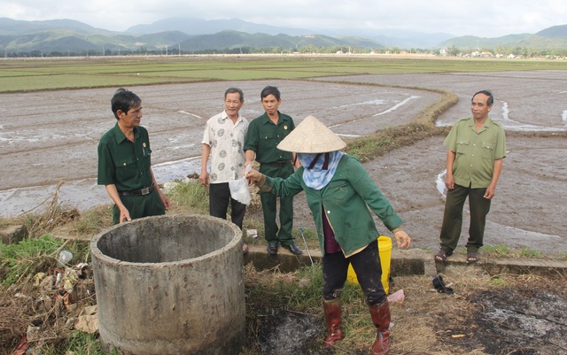 Cựu chiến binh vận động dân gom vỏ thuốc bảo vệ thực vật để bảo vệ môi trường - 3 Cựu chiến binh vận động dân gom vỏ thuốc bảo vệ thực vật để bảo vệ môi trường - 3