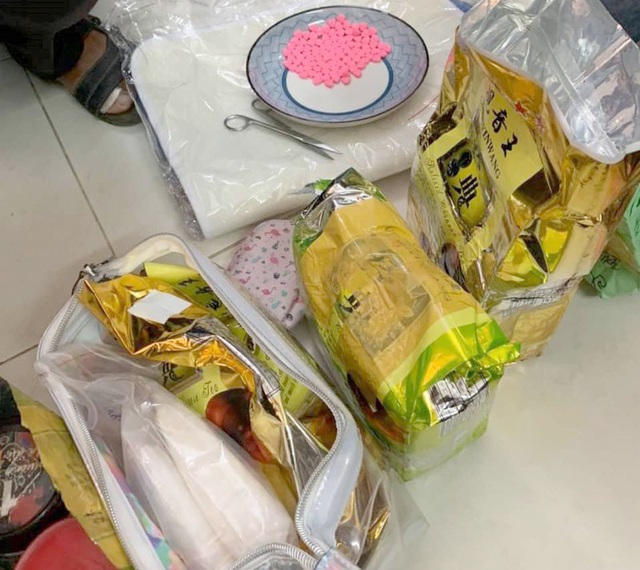 Bắt người phụ nữ cùng phi công buôn ma túy khủng - 1 Bắt người phụ nữ cùng phi công buôn ma túy khủng - 1