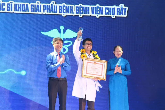 TP.HCM tuyên dương 12 Công dân trẻ tiêu biểu - 3 TP.HCM tuyên dương 12 Công dân trẻ tiêu biểu - 3