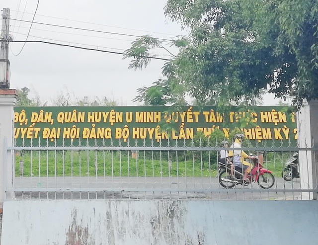 Tiếp tục kỷ luật cán bộ bắt dân đi “5 lần 7 lượt” để làm giấy khai sinh - 1 Tiếp tục kỷ luật cán bộ bắt dân đi “5 lần 7 lượt” để làm giấy khai sinh - 1