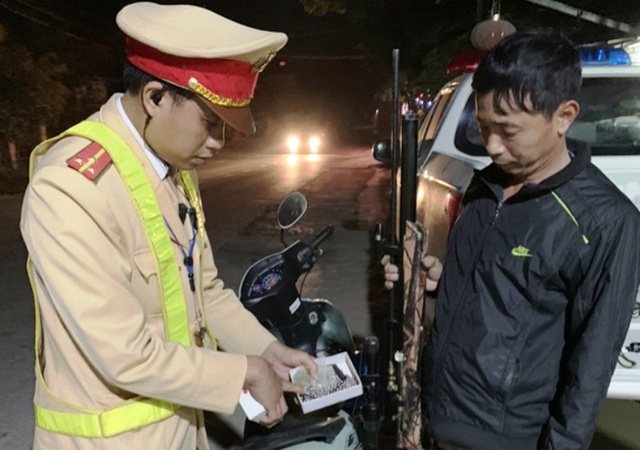 Kiểm tra nồng độ cồn, phát hiện súng tự chế và 100 viên đạn - 1 Kiểm tra nồng độ cồn, phát hiện súng tự chế và 100 viên đạn - 1