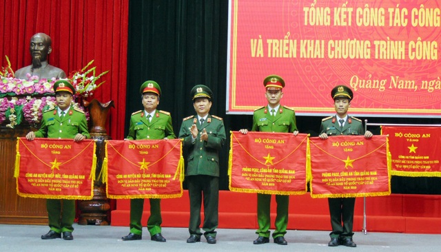 Triệt phá nhiều chuyên án đánh bạc qua mạng hàng chục tỷ đồng - 2 Triệt phá nhiều chuyên án đánh bạc qua mạng hàng chục tỷ đồng - 2