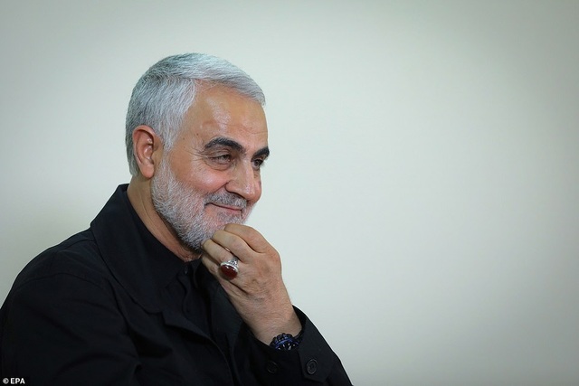 Mỹ bị nghi phóng 4 rocket vào đoàn xe của tướng Iran