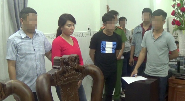 Bắt “bà trùm” ma túy “làm mưa làm gió” ở ngoại ô TPHCM - 1 Bắt “bà trùm” ma túy “làm mưa làm gió” ở ngoại ô TPHCM - 1