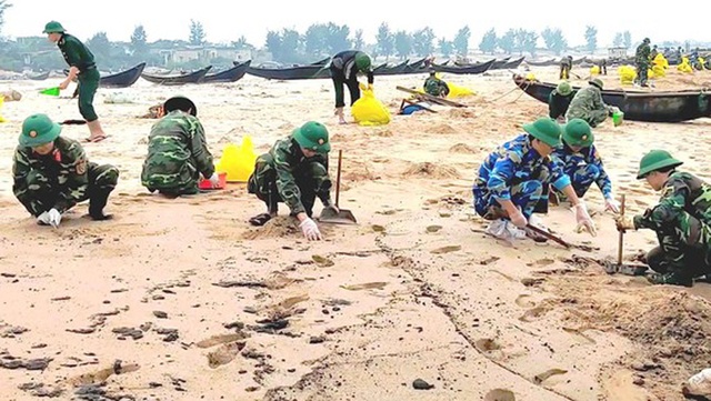 Tàu Thái Lan chìm tại biển Vũng Áng: Sẽ hút hết 178 tấn dầu trước Tết - 2 Tàu Thái Lan chìm tại biển Vũng Áng: Sẽ hút hết 178 tấn dầu trước Tết - 2