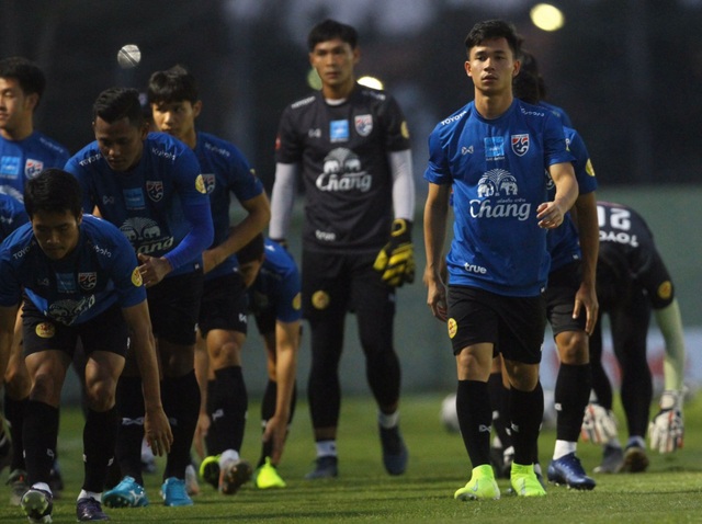 HLV Nishino lo mất ngôi sao Supachok trước giải U23 châu Á - 2 HLV Nishino lo mất ngôi sao Supachok trước giải U23 châu Á - 2