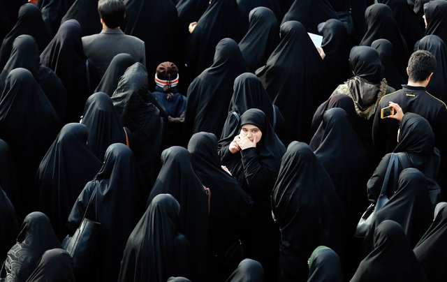 "Biển người" Iran xuống đường tiếc thương tướng cấp cao thiệt mạng