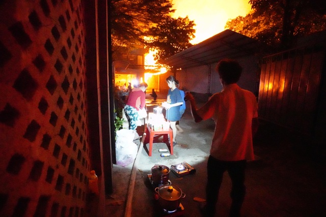 Cháy cực lớn tại Công ty Phú Thịnh ở TPHCM - 2 Cháy cực lớn tại Công ty Phú Thịnh ở TPHCM - 2