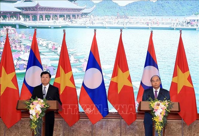 Thủ tướng Nguyễn Xuân Phúc và Thủ tướng Lào họp báo sau Kỳ họp 42 Ủy ban liên Chính phủ