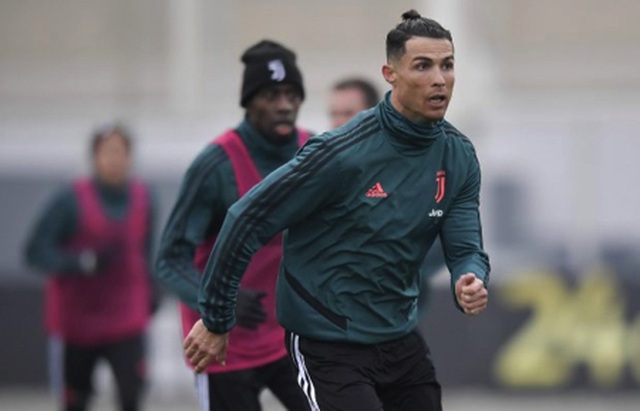 Bạn gái C.Ronaldo diện váy xẻ tà táo bạo, khoe nhan sắc hút hồn - 4 Bạn gái C.Ronaldo diện váy xẻ tà táo bạo, khoe nhan sắc hút hồn - 4