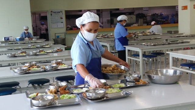 Gần 100.000 công nhân nghỉ làm việc ít nhất 1 ngày thứ 7 trong tuần - 3 Gần 100.000 công nhân nghỉ làm việc ít nhất 1 ngày thứ 7 trong tuần - 3