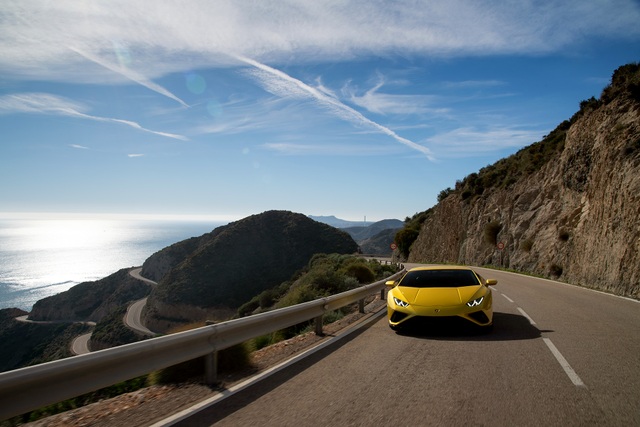 Lamborghini tung Huracan EVO “giá rẻ” - 1