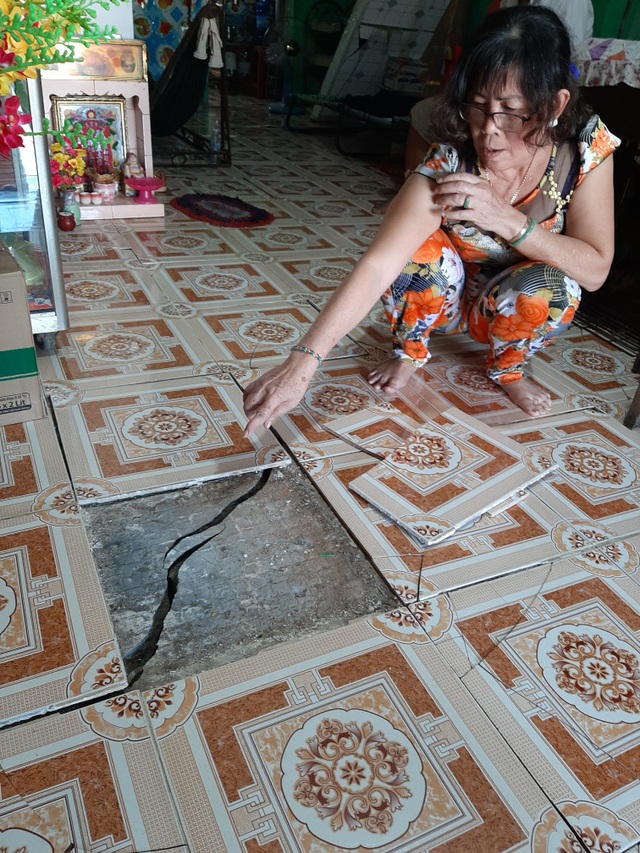 Hàng chục người dân kinh hãi lo nhà bất ngờ đổ sập do thi công bờ kè tại Sóc Trăng - 10 Hàng chục người dân kinh hãi lo nhà bất ngờ đổ sập do thi công bờ kè tại Sóc Trăng - 10