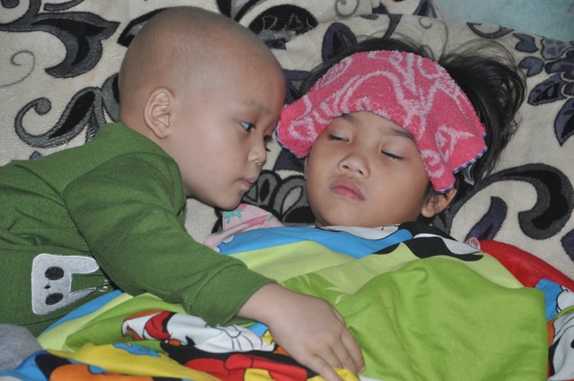 Mẹ đau đớn như đứt từng khúc ruột nhìn con trai 3 tuổi ung thư ôm em gái tim bẩm sinh - 6 Mẹ đau đớn như đứt từng khúc ruột nhìn con trai 3 tuổi ung thư ôm em gái tim bẩm sinh - 6