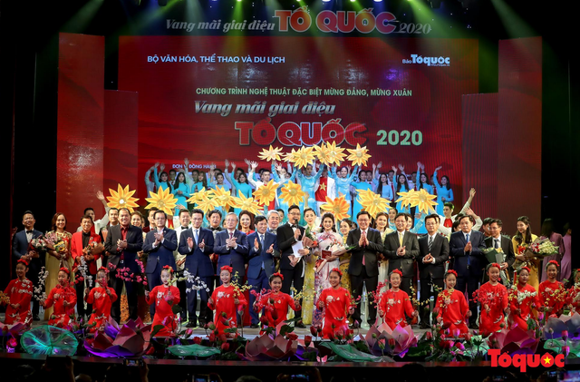 Hồ Ngọc Hà, Tóc Tiên dịu dàng khác lạ trong những khúc ca mùa xuân - 1 Hồ Ngọc Hà, Tóc Tiên dịu dàng khác lạ trong những khúc ca mùa xuân - 1