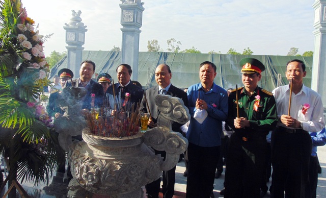 Thủ tướng dự lễ khánh thành đền thờ liệt sĩ Núi Quế - Anh Linh Đài - Ảnh minh hoạ 2