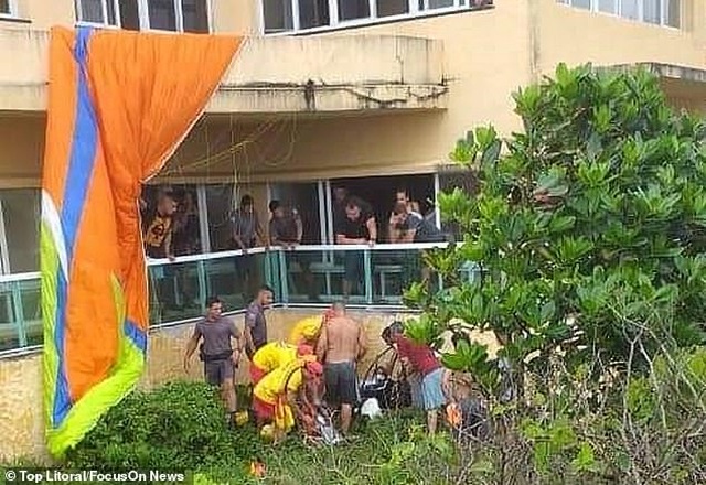 Brazil: Sống sót thần kỳ sau khi rơi tự do từ dù lượn - 2 Brazil: Sống sót thần kỳ sau khi rơi tự do từ dù lượn - 2