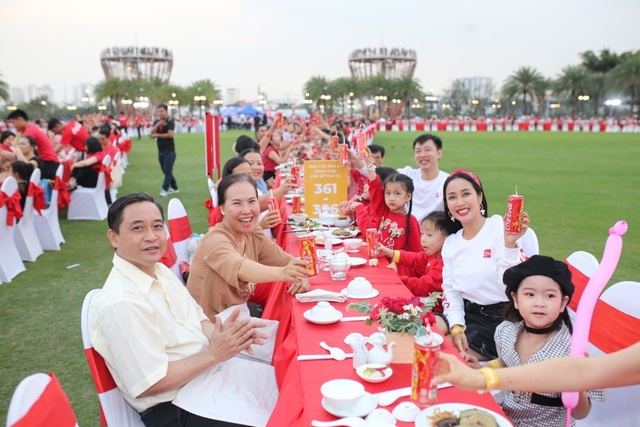 Bàn tiệc Tết dài nhất Châu Á: Không chỉ là một kỷ lục! - 3 Bàn tiệc Tết dài nhất Châu Á: Không chỉ là một kỷ lục! - 3