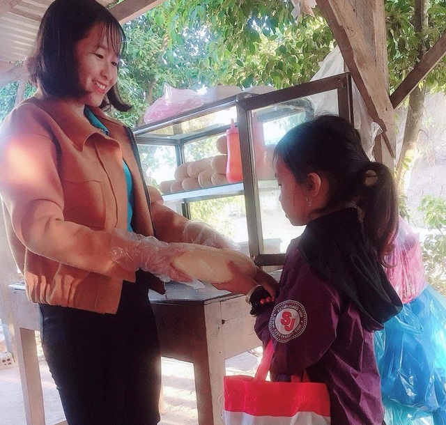 Bạn đọc Dân trí mang áo ấm mùa đông về với học sinh vùng cao - 5 Bạn đọc Dân trí mang áo ấm mùa đông về với học sinh vùng cao - 5
