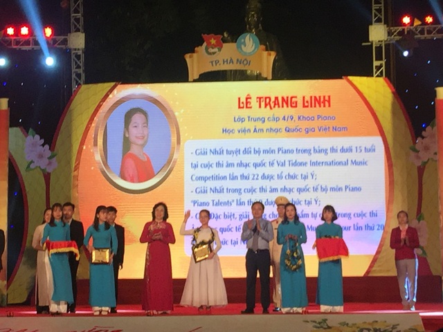 Vinh danh 10 Gương mặt trẻ Thủ đô tiêu biểu 2019 - 9 Vinh danh 10 Gương mặt trẻ Thủ đô tiêu biểu 2019 - 9