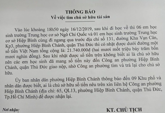 Nhặt được cọc tiền lớn, nhóm nam sinh nhờ công an tìm người đánh rơi - 2 Nhặt được cọc tiền lớn, nhóm nam sinh nhờ công an tìm người đánh rơi - 2