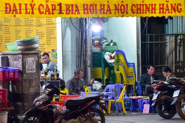 Hà Nội: Quán nhậu đìu hiu vắng khách, thất thu sau Nghị định 100 - 13