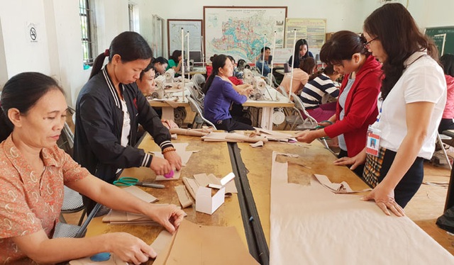 Gắn đào tạo nghề với giải quyết việc làm cho lao động nông thôn - 3 Gắn đào tạo nghề với giải quyết việc làm cho lao động nông thôn - 3