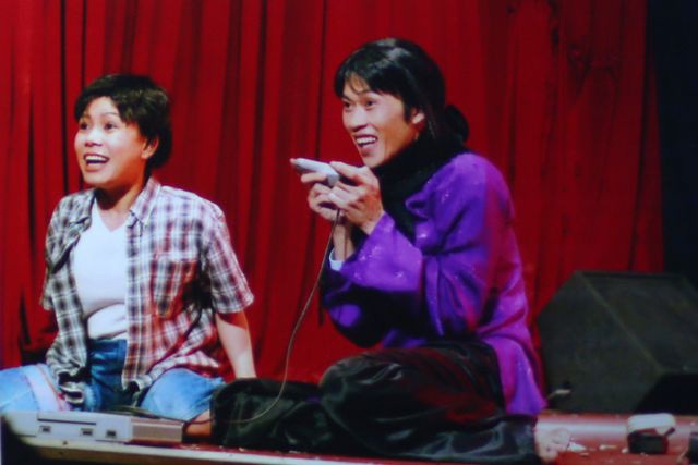 Bất ngờ hình ảnh Việt Hương, Hoài Linh - cặp “vợ chồng tin đồn” một thời - 2 Bất ngờ hình ảnh Việt Hương, Hoài Linh - cặp “vợ chồng tin đồn” một thời - 2