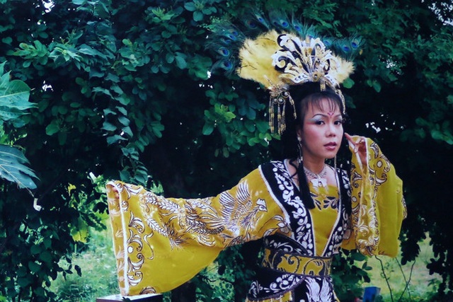 Bất ngờ hình ảnh Việt Hương, Hoài Linh - cặp “vợ chồng tin đồn” một thời - 6 Bất ngờ hình ảnh Việt Hương, Hoài Linh - cặp “vợ chồng tin đồn” một thời - 6