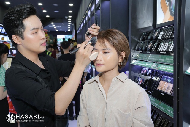 Bùng nổ trải nghiệm mua sắm mỹ phẩm cao cấp tại khai trương Hasaki chi nhánh thứ 7 - 3 Bùng nổ trải nghiệm mua sắm mỹ phẩm cao cấp tại khai trương Hasaki chi nhánh thứ 7 - 3