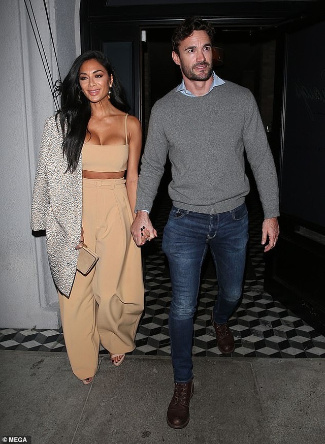 Nicole Scherzinger bốc lửa bên bồ trẻ - 1 Nicole Scherzinger bốc lửa bên bồ trẻ - 1