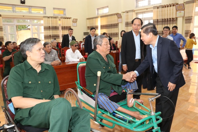 Tết này, gia đình vui hơn khi có sự quan tâm của ngành LĐ-TBXH - 1 Tết này, gia đình vui hơn khi có sự quan tâm của ngành LĐ-TBXH - 1