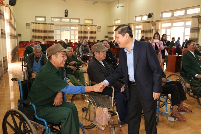Tết này, gia đình vui hơn khi có sự quan tâm của ngành LĐ-TBXH - 5 Tết này, gia đình vui hơn khi có sự quan tâm của ngành LĐ-TBXH - 5