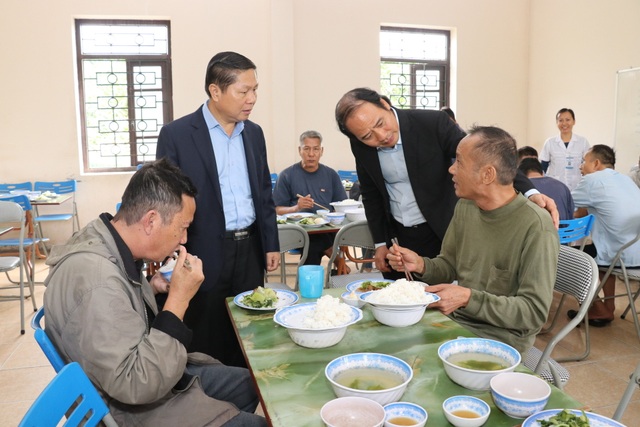 Tết này, gia đình vui hơn khi có sự quan tâm của ngành LĐ-TBXH - 7 Tết này, gia đình vui hơn khi có sự quan tâm của ngành LĐ-TBXH - 7