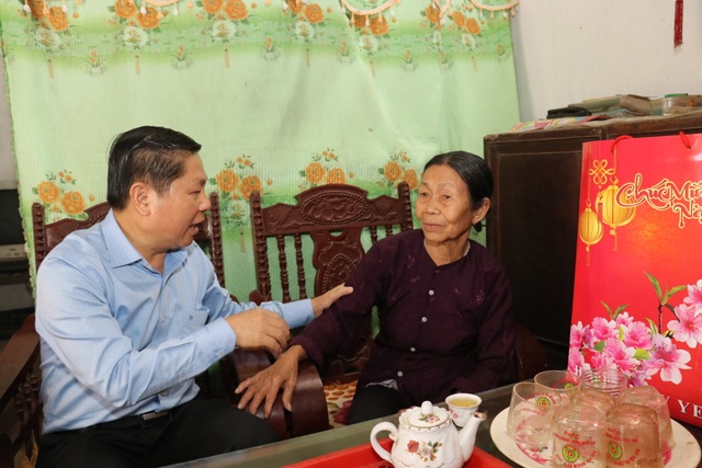 Tết này, gia đình vui hơn khi có sự quan tâm của ngành LĐ-TBXH - 11 Tết này, gia đình vui hơn khi có sự quan tâm của ngành LĐ-TBXH - 11