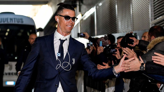 C.Ronaldo gây sốc với máy nghe nhạc iPod Shuffles tuổi đời 10 năm