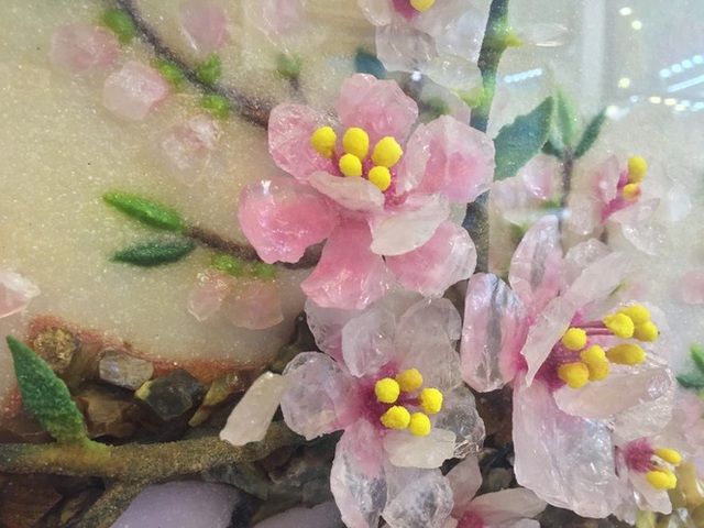 Trăm triệu sắm đào thạch anh, mai mã não trưng Tết - 5 Trăm triệu sắm đào thạch anh, mai mã não trưng Tết - 5